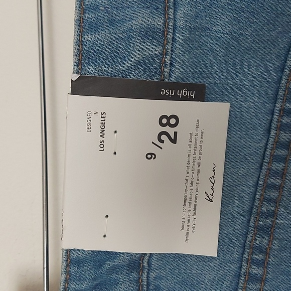NWT KanCan Shana High Rise Distressed Med Wash Denim Shorts Size 9/28 - Picture 6 of 9